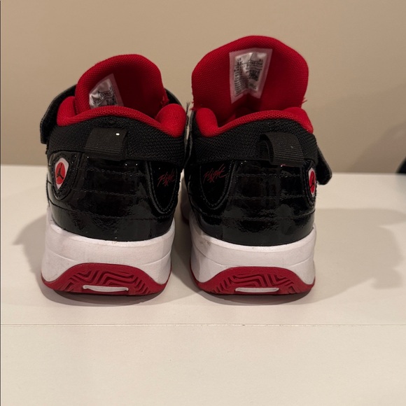 Jordan Kids' Black and Red Sneakers - Picture 2 of 6